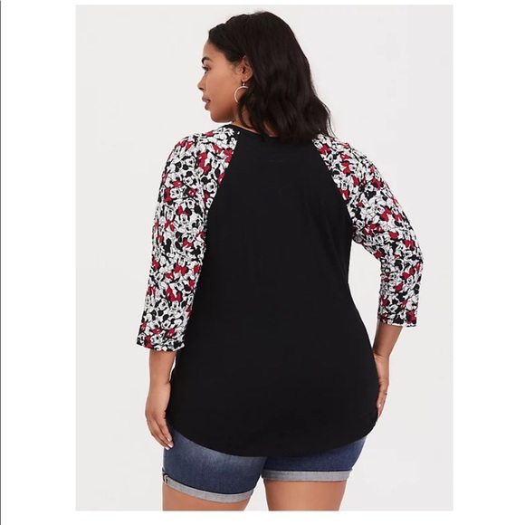 TORRID NWT DISNEY MICKEY & MINNIE RAGLAN TOP - Picture 4 of 5